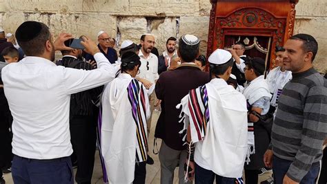 What Is The Jewish Bar Mitzvah Ceremony The Western Wall Wailing Wall