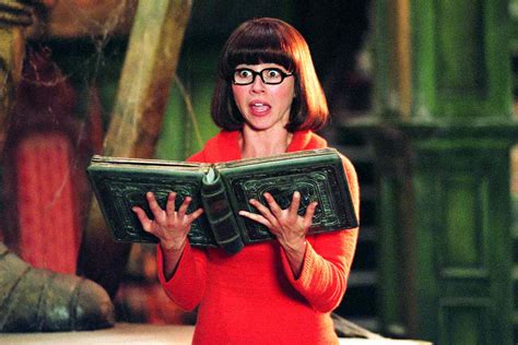 Scooby Doo Alum Linda Cardellini Reacts To Lesbian Velma