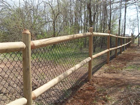 The metal pole is not visible at all, if a 2 by 6 or similar is used as a horizontal. Chain Link Fence With Wood Posts | MyCoffeepot.Org