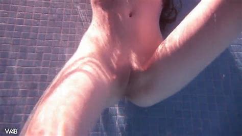 Chica Nadando Desnuda En La Piscina Movie From Jizzbunker Video Site