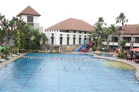 Kolam renang dibuka setiap hari mulai pukul 08.00 sampai dengan pukul 19.00. 10 Hotel dengan Kolam Renang di Terbaik di Bekasi