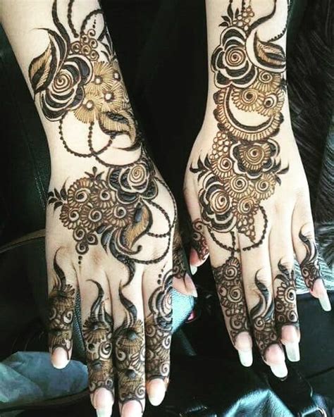 Mendi's arabic design shows that without covering the entire area, you can still make it beautiful. Khafif Mehandi Design Patches - Top 151 Latest Mehndi ...