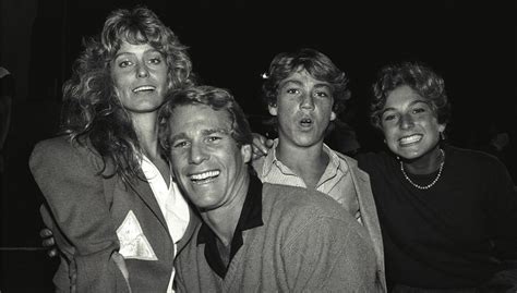She Left Lee Majors For Ryan O Neal Things That May Not Know About Farrah Fawcett Purple