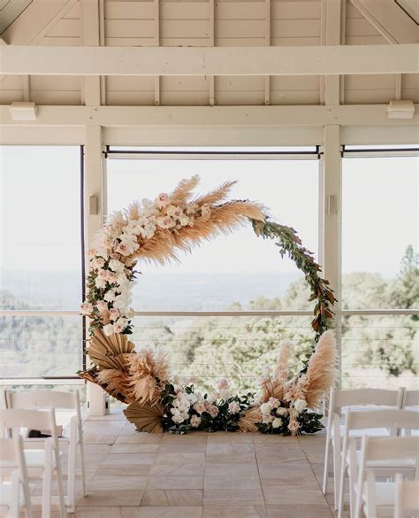 Stunning Pampas Grass Decorated Circle Wedding Backdrops Wedding Mood