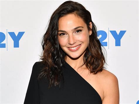 Wonder Woman Actress Gal Gadot Is Nervous To Host Snl Business