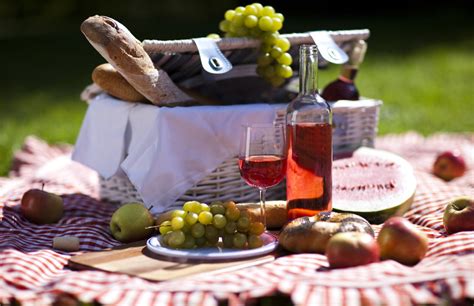 A Romantic Picnic For Two What To Cook What To Bring And What Not To Do