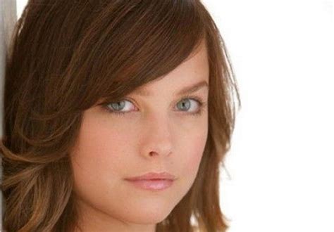 Terra Nova Série Allison Miller Allison Short Hair With Bangs