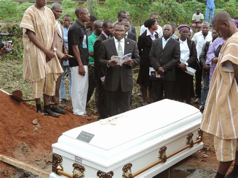 Alarinka Agbaye Travel And Tourism Pictures Of The Burial Ceremony Of