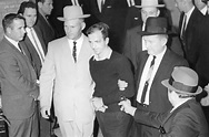 Jim Leavelle, lawman pictured at Lee Harvey Oswald’s side, dies at 99 ...