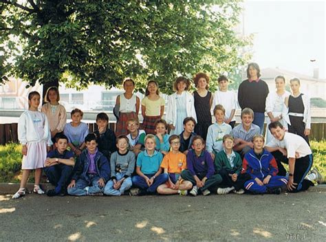 Photo De Classe Cm De Ecole Groupe Scolaire Du Stade Vesoul Copains D Avant