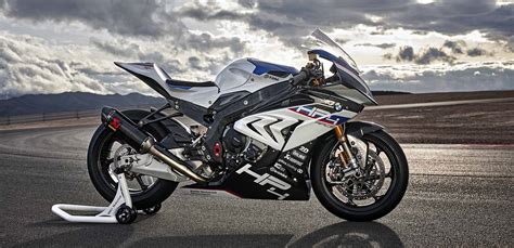 2010 bmw s1000rr 39xxx kms akrapovic slip on custom bike cover (r1600) double bubble visor hp4 leavers power command + auto tune(r12 000) engine sliders crash bobbins new batt tires 350kms only service done in december at aj from lekker racing bike maintained by aj venter original. BMW S 1000 RR HP4 Race, un missile da 215 CV