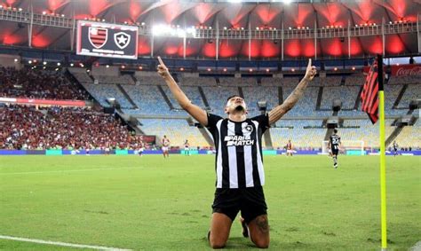 Botafogo Volta A Liderar Campeonato Brasileiro Ap S Quase Dez Anos