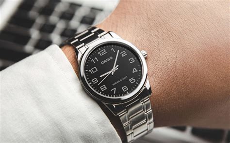 Simple Rules On How To Wear A Watch Properly Suits Expert