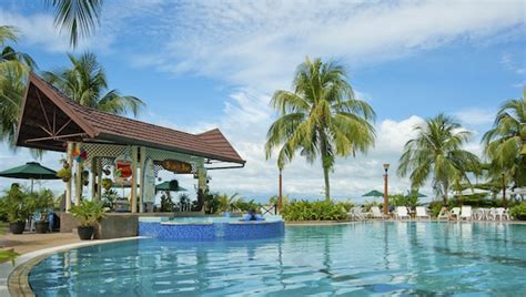 A private balcony is provided so that you can enjoy a spectacular view of the tanjung bungah beach. Flamingo Hotel by the Beach, Penang