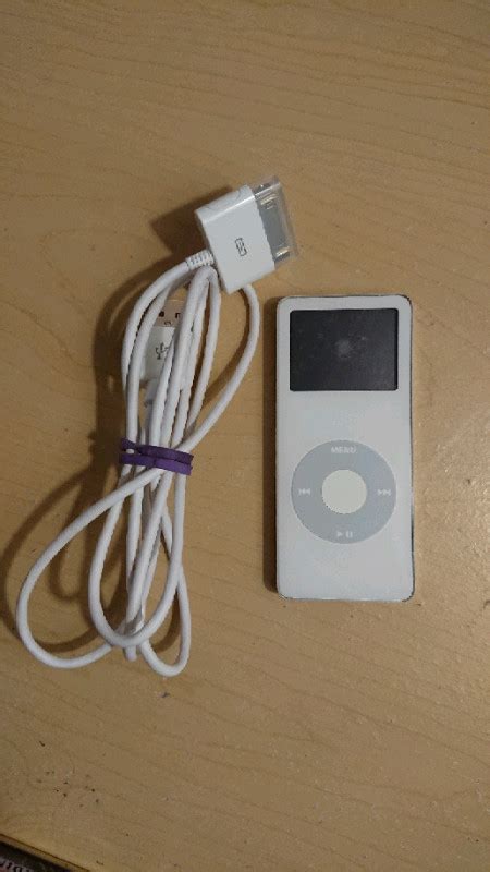 Apple Ipod Nano 1st Generation White 2 Gb With Original Cable Ipods