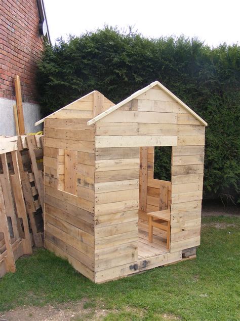 Sans engagement ici plan cabane en palette facile. fabriquer une cabane en bois facile