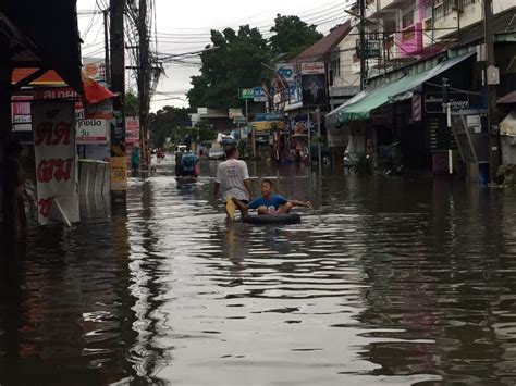 The definition of a flood is land covered by water that is not usually covered by water. Chiang Mai CityNews - Flood Water Damages Large Areas on of the City