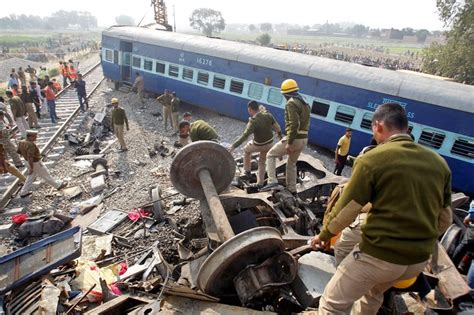 Ini Penampakan Kecelakaan Kereta Di India Yang Tewaskan 119 Orang Foto 6