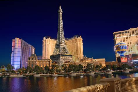 Filelas Vegas Paris By Night