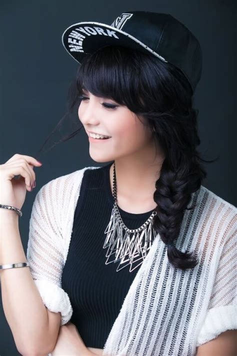 Although there are a few hats with. 6 Hat Hairstyles That Will Make You Look and Feel Fabulous