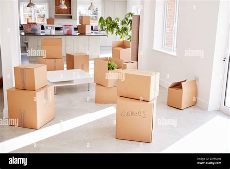 Removal Boxes Hi Res Stock Photography And Images Alamy