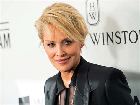 Very Stylish Short Haircuts For Older Women Over 50 In 2021 2022