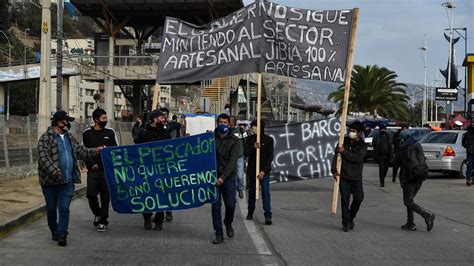 Hoy empezamos una aventura #sociocracia junto al seco de @tomasgueneau y obvio la #tiapikachu hoy a las. Pescadores artesanales protagonizaron protestas ...