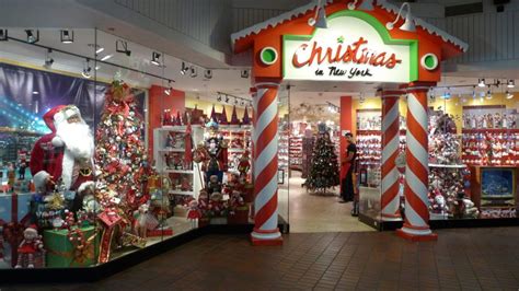 Stores Open On Christmas Day In New York