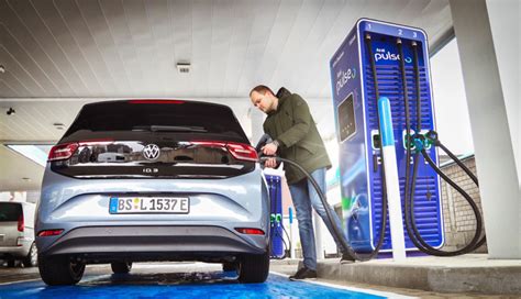 BP Elektroauto Schnelllader fast so profitabel wie Benzinsäulen