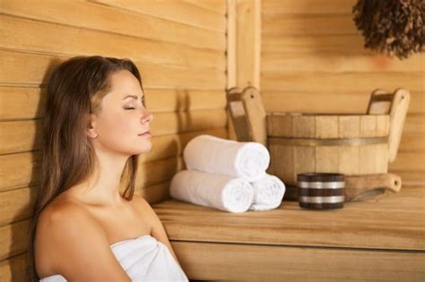 Errores Que Debes Evitar Para Mantener Tu Cabello Saludable Beneficios Del Sauna Saunas Sauna
