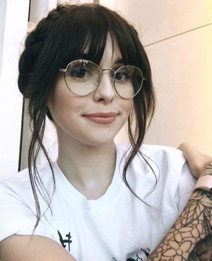 6 Outrageous Cute Hairstyles That Look Good With Glasses