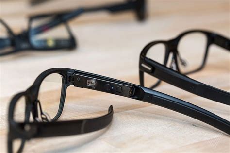 These New Smart Glasses Tell You What To Say On Dates Using