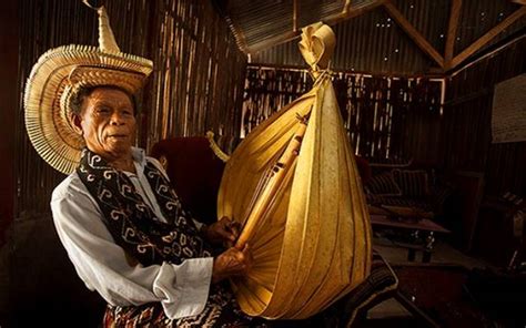 Babun, alat musik yang kata kolintang ini sebenarnya berasal dari bunyi yang dihasilkan oleh alat musik kolintang. Mengenal Alat Musik Tradisional Asli Indonesia - Tokopedia Blog