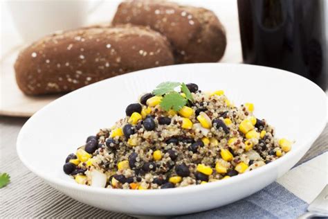 Salată De Quinoa Cu Fasole Neagră și Porumb De La 10 Luni