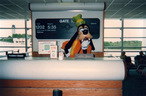 9 Disney World Secrets From The Guy Who Played Goofy For 20 Years