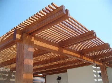 Brindamos los servicios de limpieza y mantenimiento de todo tipo de cubiertas para techos con estructura de madera: Roof for the patio | Techos para terrazas, Pergolas de ...