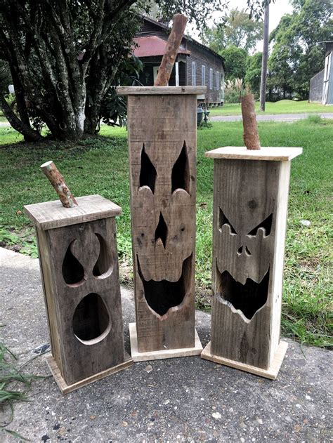 Easy Diy Halloween Decorations That Are Wickedly Creative Halloween Wood Crafts Wooden