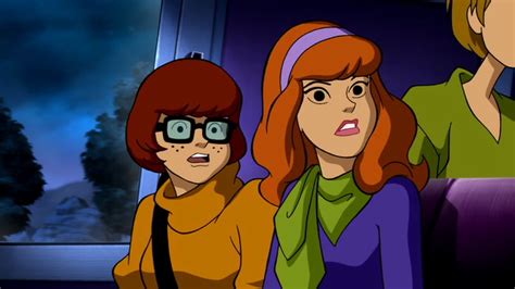 Scooby Doo Velma And Daphne Kiss