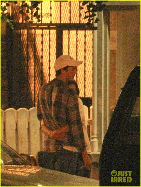 Ashton Kutcher Mila Kunis Kissing Dinner Date Photo