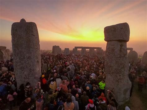 Incredible Photos From Summer Solstice 2022 As Thousands Descend On Stonehenge Wiltshire Live