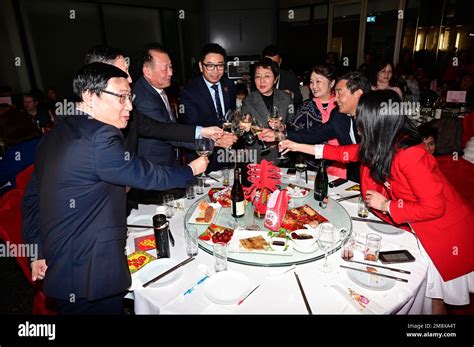 London England Uk January 15 2023 Chinese Delegates Give A Cheer At