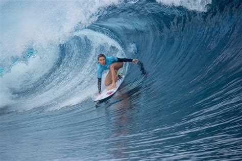 Fearless Female Surfers Dominated Fiji S Huge Waves Huffpost