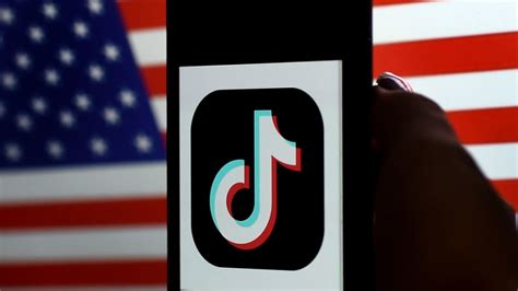 Trump Issues Executive Order Banning Tiktok And Wechat From Operating