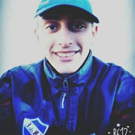 Lucas villa era un estudiante y activista social en colombia que animaba las manifestaciones lo asesinaron de un disparo desde un coche particular #soscolombiaddh pic.twitter.com/s5lfq6tolt. Lucas, el joven oriundo de Artigas que fue asesinado en ...