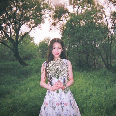 Jung jin sol (정진솔) position: 단군 🐇 on Twitter: "티저 떴다 😭💕 #진솔 #이달의소녀 #이달소 ...