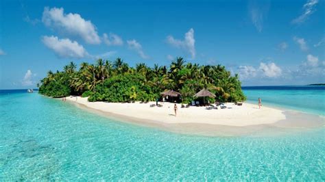Top 10 Most Famous White Sand Beaches In The World