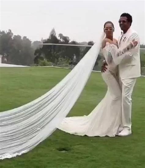 Beyonce Wedding Dress From Vow Renewal Revealed On Instagram Metro News