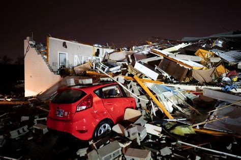 Deadly Tornadoes Sweep Through Us State Of Tennessee News Al Jazeera