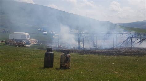 #campinatv #incendiu incendiu pe strada victoriei, din câmpina. FOTO - Incendiu la un adăpost de animale din Florești ...