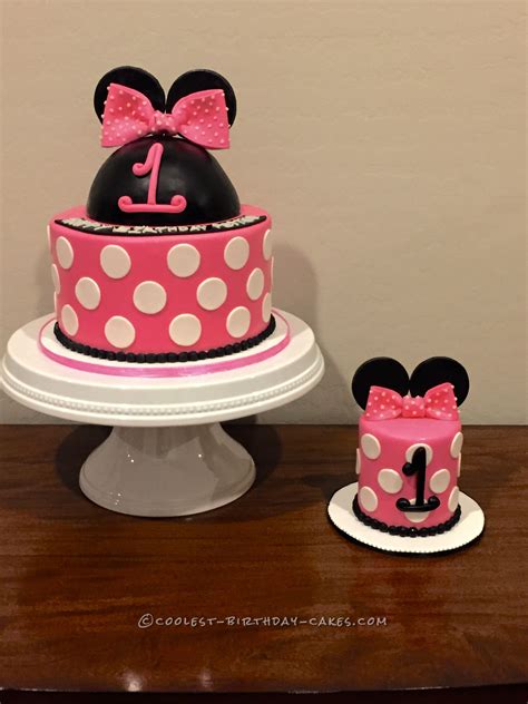Minnie Mouse Birthday Cake With Matching Minnie Smash Cake Minnie Mouse Birthday Cakes Cool